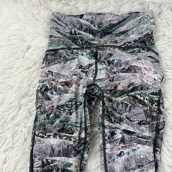 Lululemon Train Times Pant 25" Springscape Multi / Obsidian - Picture 2 of 5